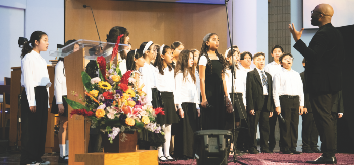 <p>Glendale Adventist Academy fifth-graders provided special music with songs “Agnus Dei” and “Revelation 19.”</p><p>Los estudiantes de quinto grado de Glendale Adventist Academy proporcionaron música especial con los cantos «Agnus Dei» y «Revelation 19».</p>