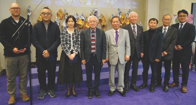 Los líderes de la iglesia que han servido en la congregación coreana de Valley United estuvieron presentes.