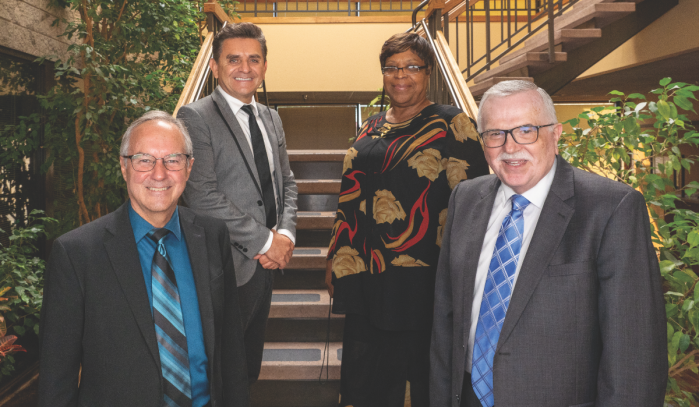Funcionarios ejecutivos de CCC (de izquierda a derecha): Dan Serns, presidente; Antonio Huerta, vicepresidente de Ministerios; Mayra Thompson, tesorera; y Ron Rasmussen, secretario ejecutivo.