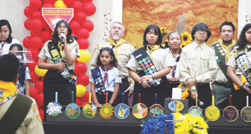 <p>Pathfinders and some Adventurers get ready to sing during the special church service.</p><p>Conquistadores y algunos Aventureros se preparan para cantar durante el culto.</p>